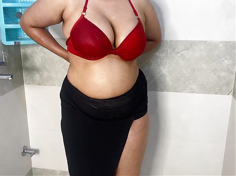 Indian girl in bathroom big ass and big boobs